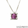 Raffinata collana pendente punto luce con zaffiro rosa taglio rotondo e diamanti taglio brillante in oro bianco 18kt. Certificato di garanzia e confezione regalo.