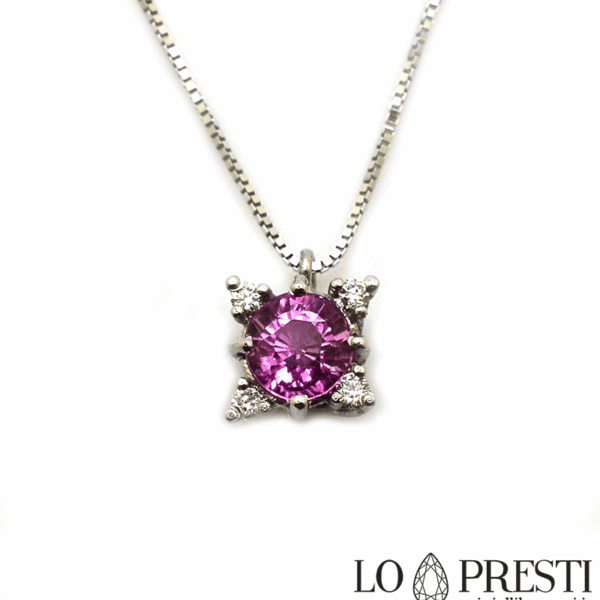 Raffinata collana pendente punto luce con zaffiro rosa taglio rotondo e diamanti taglio brillante in oro bianco 18kt. Certificato di garanzia e confezione regalo.